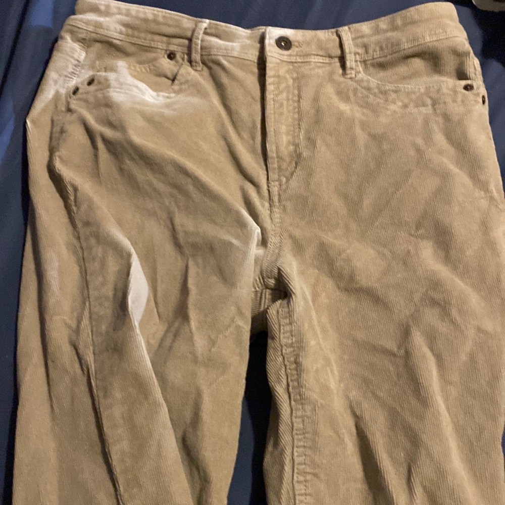 gloria vanderbilt brown corduroy pants size 12. got thrifted just didn’t fit